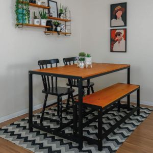 Conjunto Mesa de Jantar Loft 4 Lugares Mel e Preto com 1 Banco Loft e 2 Cadeiras Brasileiras Pretas!