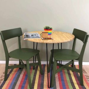 Conjunto Mesa de Jantar Industry 3 Lugares Redondo Natural Pés Pretos com 2 Cadeiras Botões Verde!